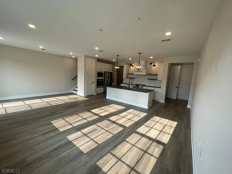 2 bed, 3.0 bath, $4,150 — Photo 2
