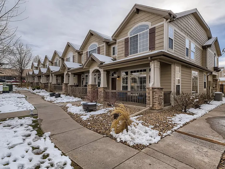8377 Stonybridge Cir — Photo 2