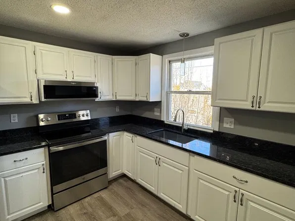 1036 Chicopee Street, 1036 Chicopee St #B, Chicopee, MA 01013
