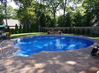 11 Songsparrow Ln, Centereach, NY 11720