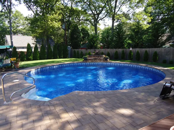 11 Songsparrow Ln, Centereach, NY 11720