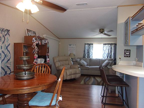 3rd image of 443 Carnation Dr