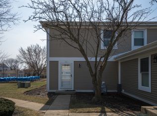 355 Farmingdale Cir #4, Vernon Hills, IL 60061