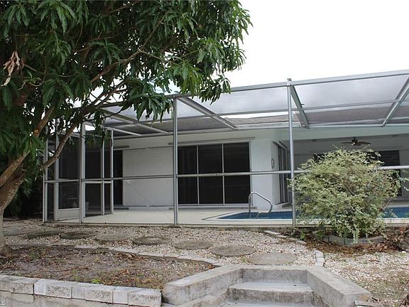 3rd image of 4622 Mackinaw Ave