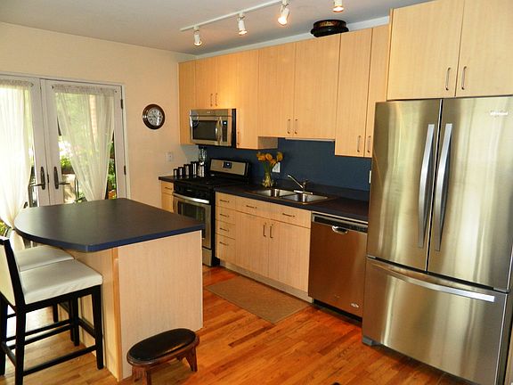 2nd image of 1120 Thomas St APT 201