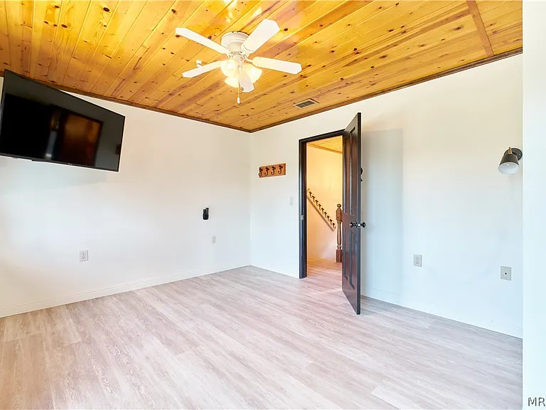 509 Wallace Ln — Photo 33