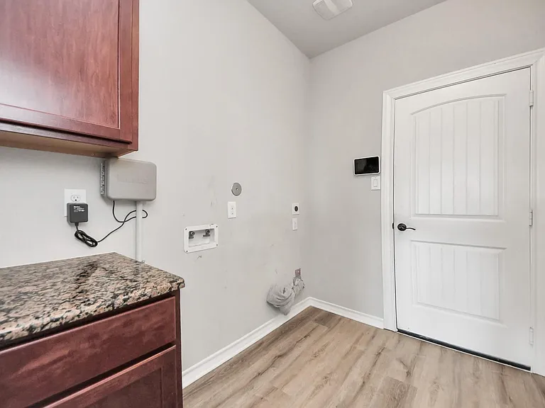 2310 Brett Ct — Photo 33