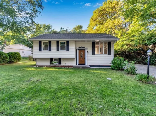 89 Forsyth Road, Montville, CT 06370