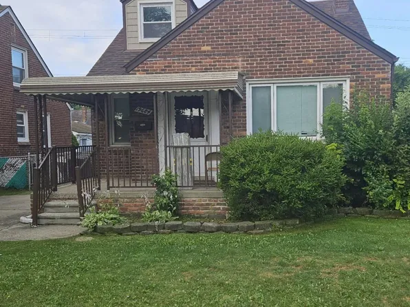 19684 Roscommon St, Harper Woods, MI 48225