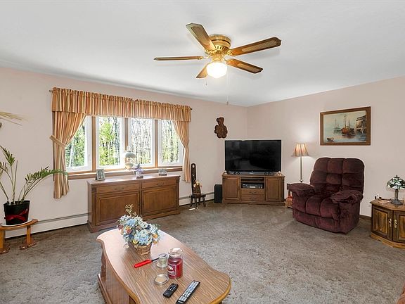3rd image of 7 Mount Hitchcock Rd