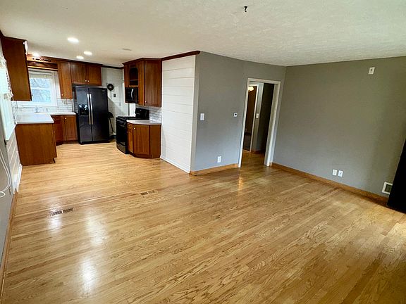 5th image of 2116 S 49th Ave