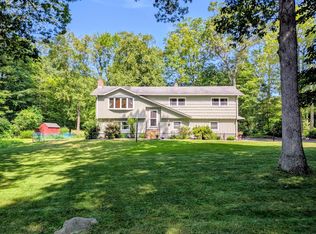 11 Fairchild Rd, Newtown, CT 06470