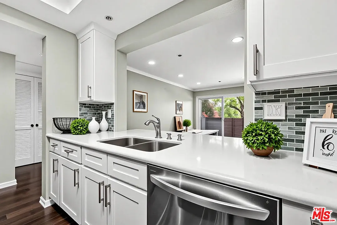 501 Palisades Dr — Photo 3