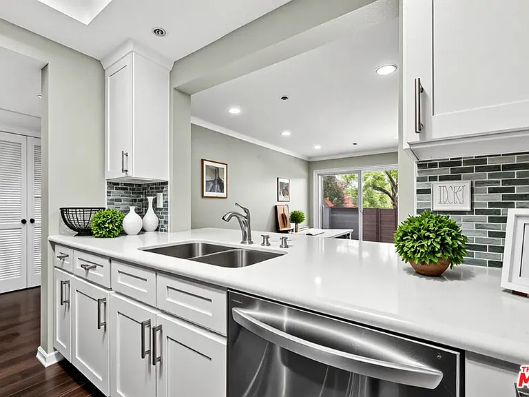 501 Palisades Dr #221 — Photo 3