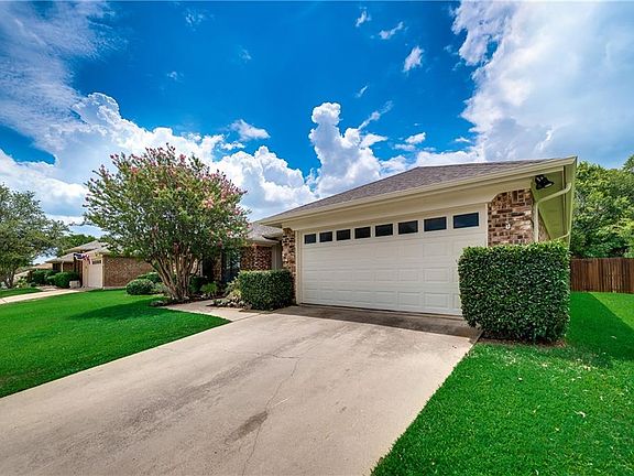4th image of 433 Heneretta Dr