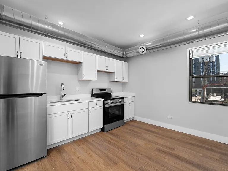 1219 W Devon Ave #205 — Photo 3