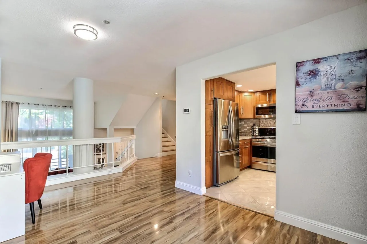 2 bed, 2.5 bath, 1564 sqft, $4,650 — Photo 4