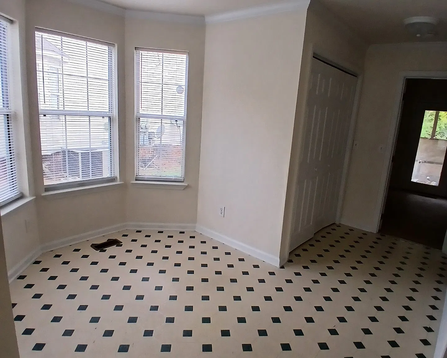2 bed, 1.5 bath, $1,200 — Photo 2