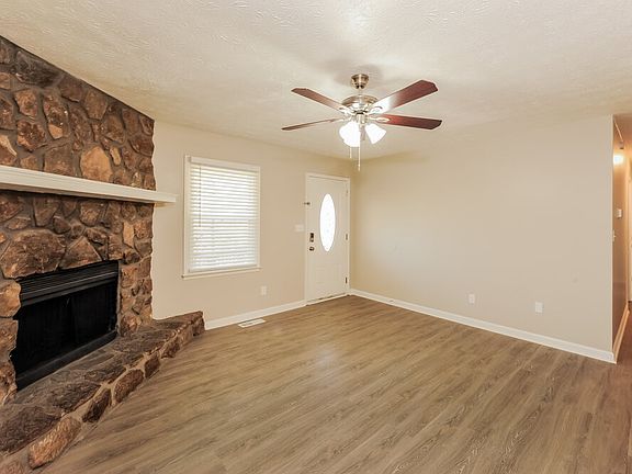 3rd image of 3325 Shady Cove Rd