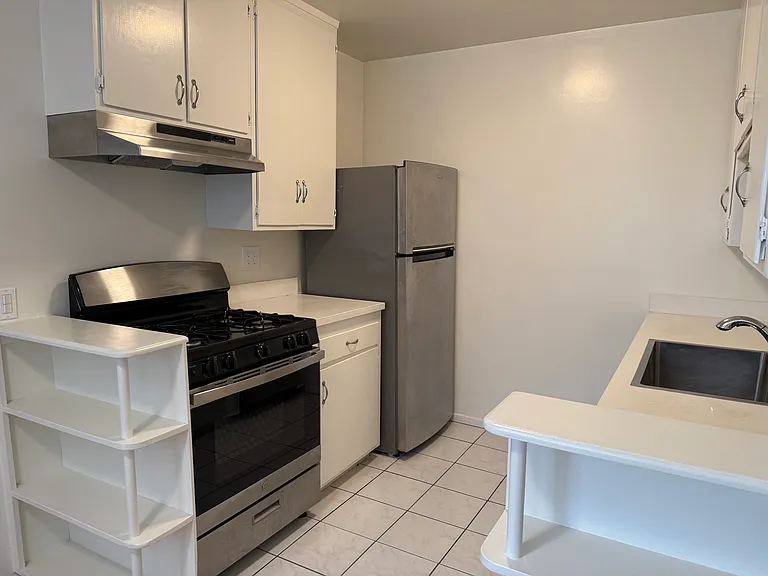 1037 S Holt Ave #3 — Photo 5