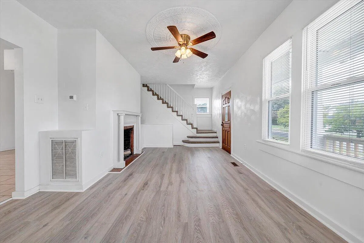 3 bed, 1.5 bath, 1326 sqft, $1,500 — Photo 4