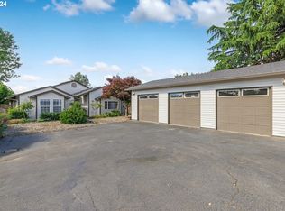 361 SW 11th St, Dundee, OR 97115