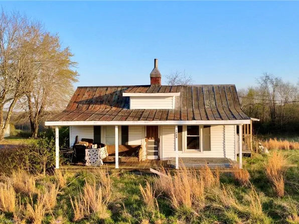 1768 Amostown Rd, Sandy Ridge, NC 27046