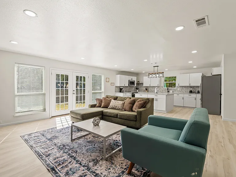 1813 Erwin Pl — Photo 16