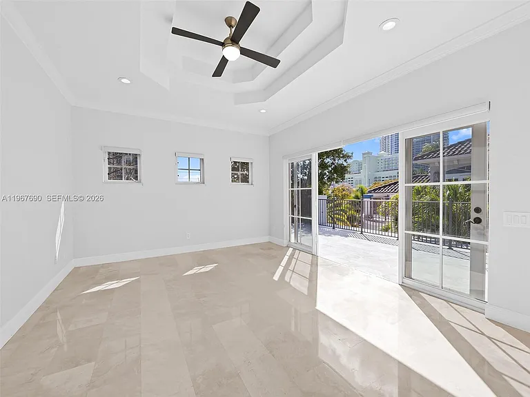 827 SE 2nd Ct — Photo 30