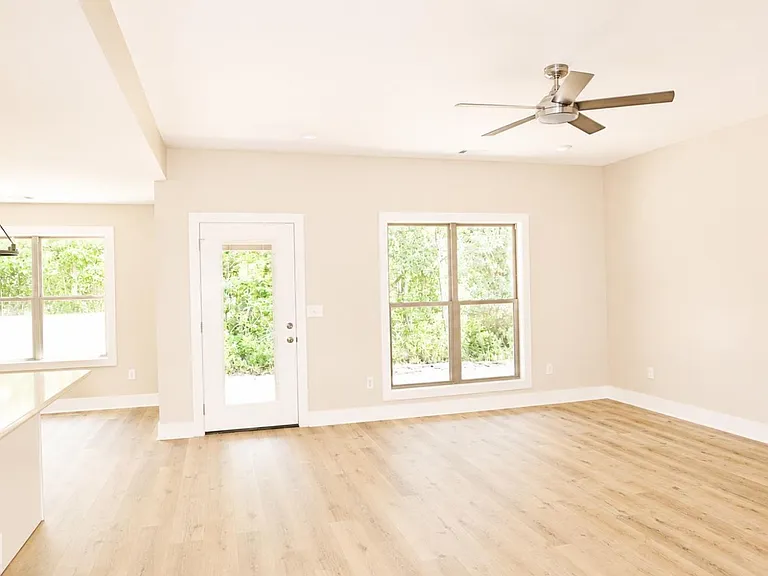 5402 Lotus St — Photo 5