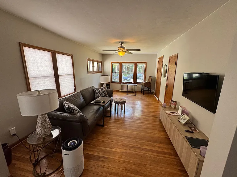 720 Cedar Lake Rd S — Photo 3