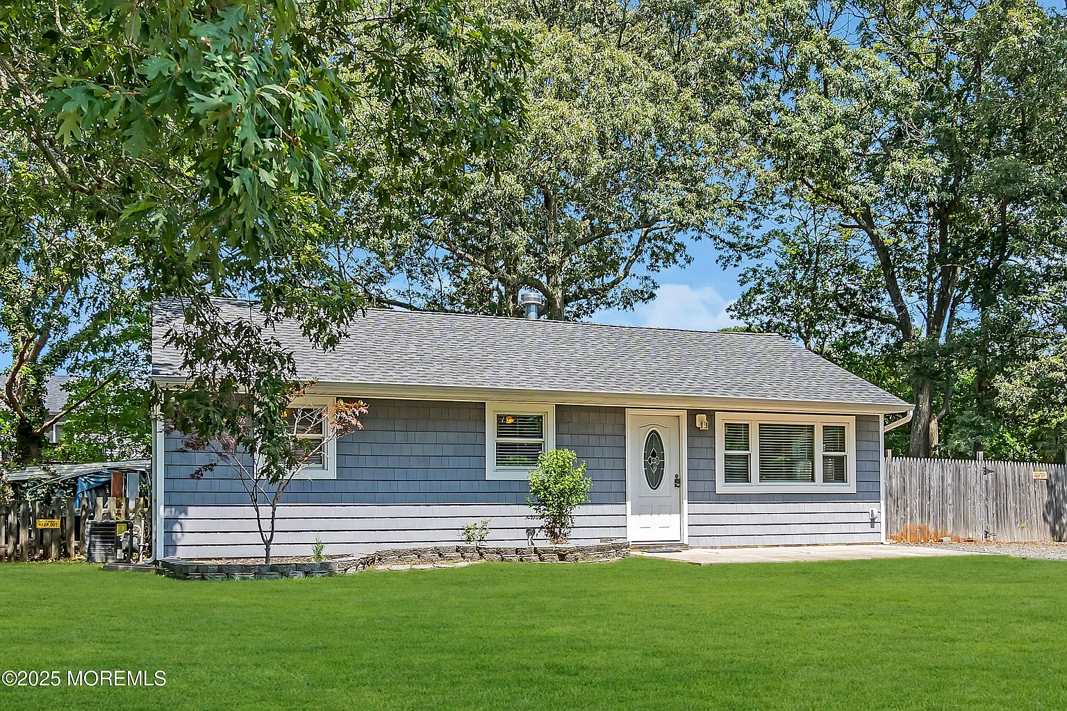 214 Laurel Boulevard photo 1