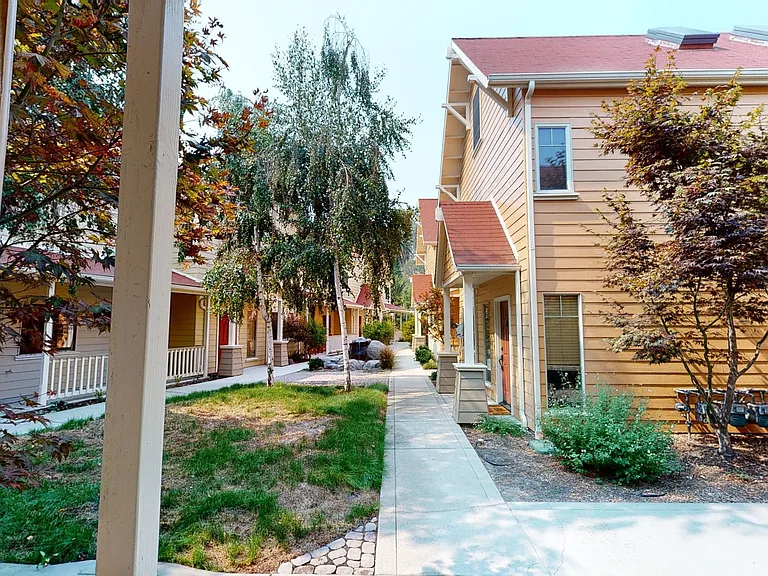 626 Broad St — Photo 27