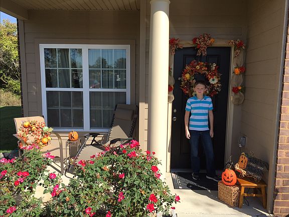 Quiet cul-de-sac with parks