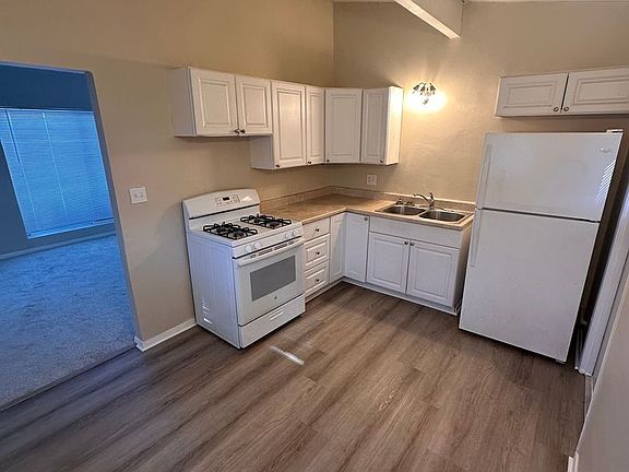 2nd image of 4574-4576 Clairemont Mesa Blvd #4574
