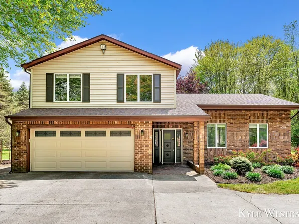 907 W Mount Garfield Rd, Norton Shores, MI 49441