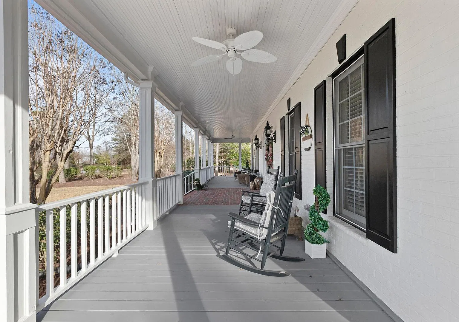 Regal on Royal Bluff — Photo 4