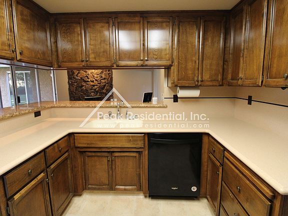 4th image of 282 Munroe St