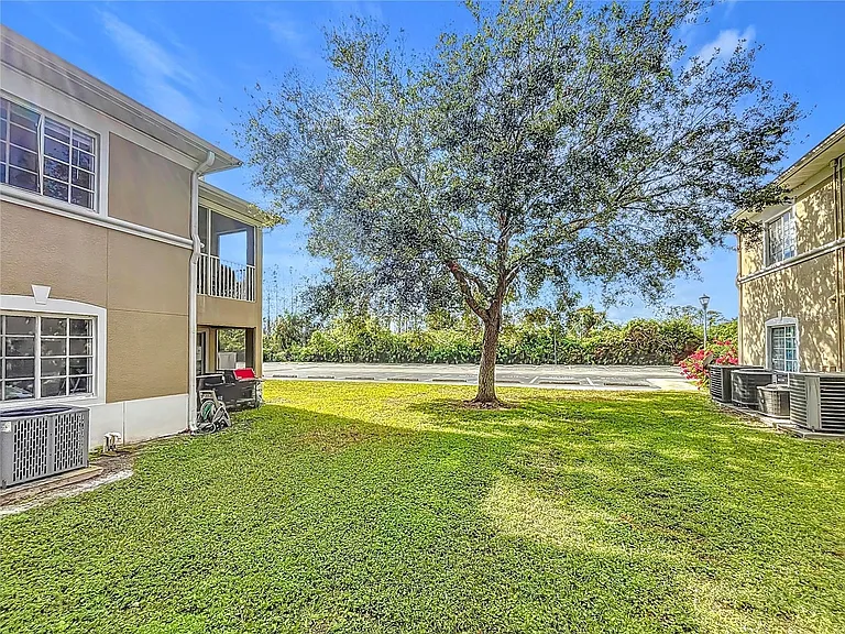 9506 Amberdale Ct #201 — Photo 8
