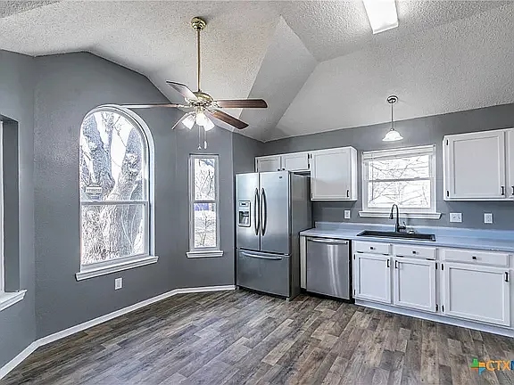 3 bed, 1249 sqft, $2,095 — Photo 3