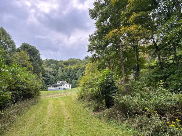 3132 Hilltop Dr, Princeton, WV 24739