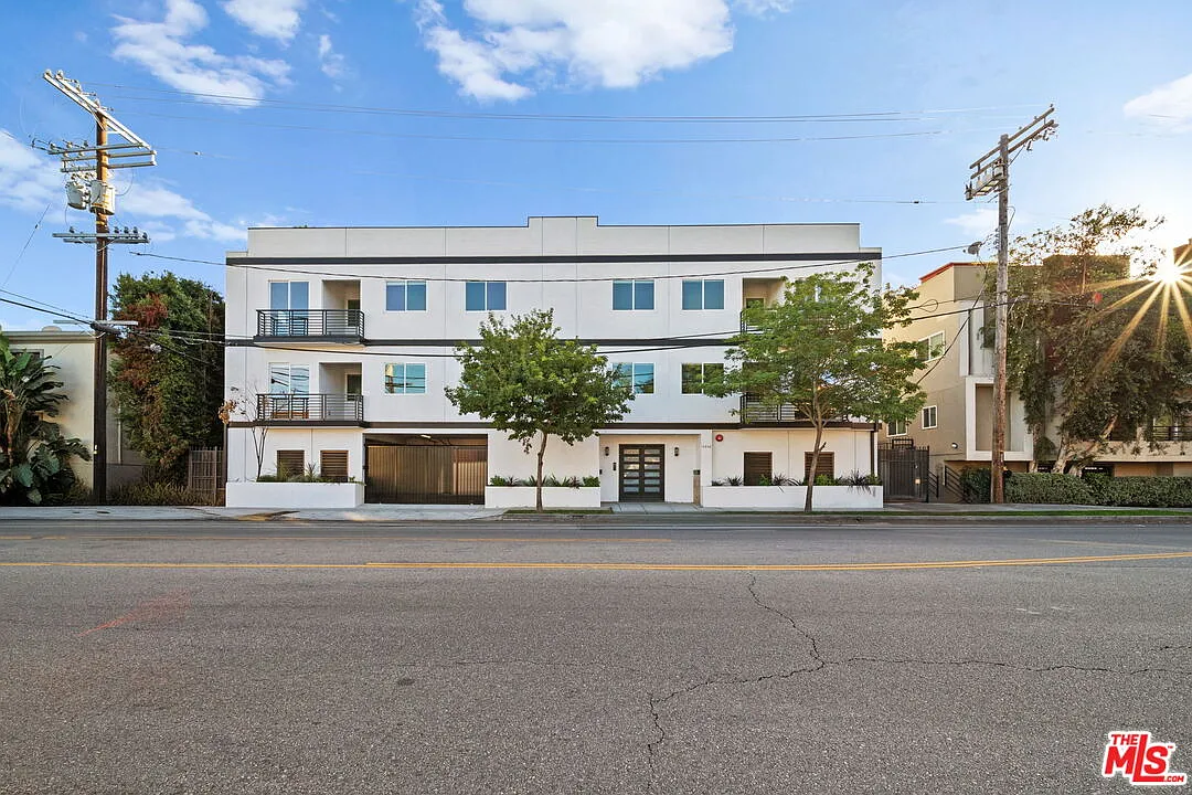 3 bed, 2.0 bath, 1450 sqft, $5,000 — Photo 1