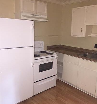 5th image of 218 E 41st St #A