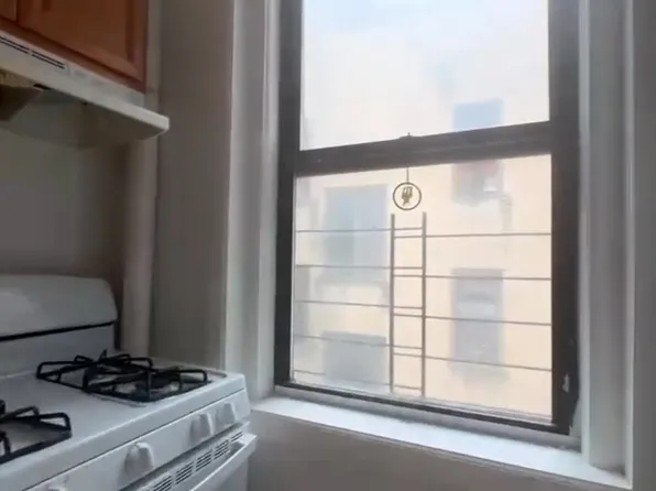 45 East Mosholu Parkway North image 8 of 11