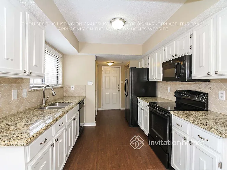 3718 Twin Oaks Ct — Photo 3
