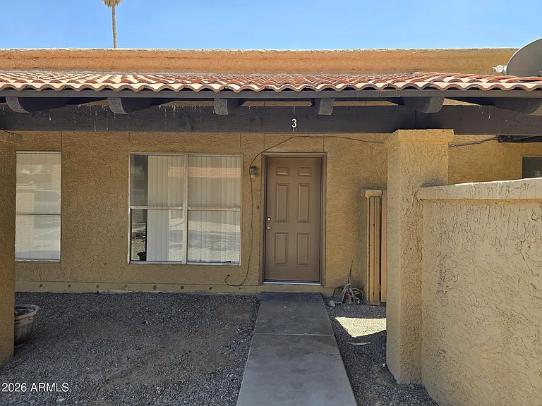 715 N Arrowhead Dr #3 — Photo 3