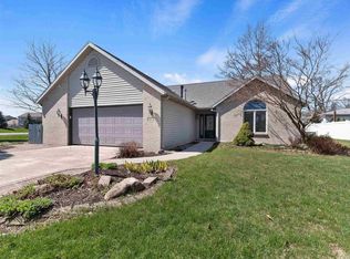 4173 Shoreline Blvd, New Haven, IN 46774