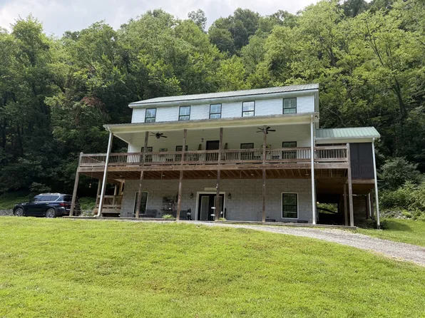1505 Dark Hollow Rd, Lafayette, TN 37083