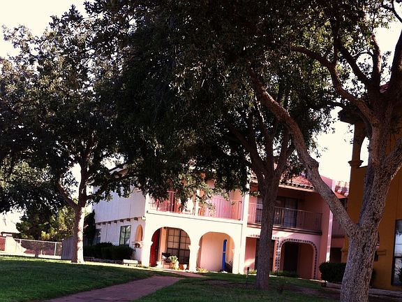 4th image of 2415 Idlewilde Dr