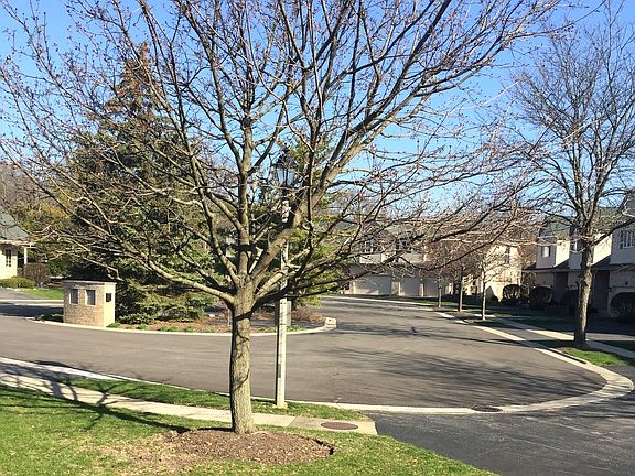 4th image of 65 Charlemagne Cir